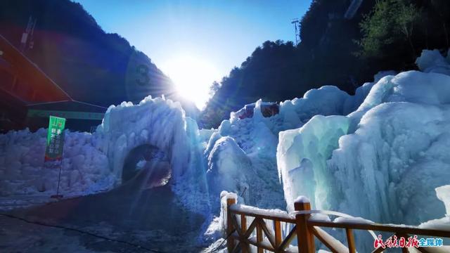 呼和浩特市铸牢中华民族共同体意识“红石榴籽宣讲团”走进石东路街道三里营东社区