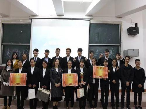 辽宁巨婴：16岁吃饭靠人喂，日开销过万，开兰博基尼去卖手机壳
