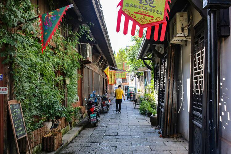 《神偷奶爸4》预告片发布：小黄人们的新冒险